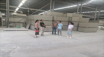 州驗收組對貴定縣圣凱倫硅酸鈣板生產(chǎn)線建設(shè)項目進行驗收